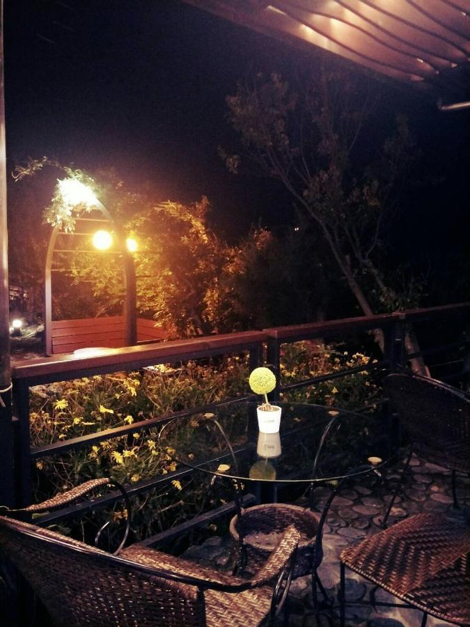 Hua Mu Xing Jing B&B Ренай Экстерьер фото